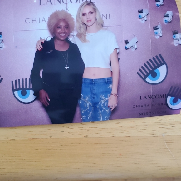 Meet your Posher, Natalie - Picture 2 of 2